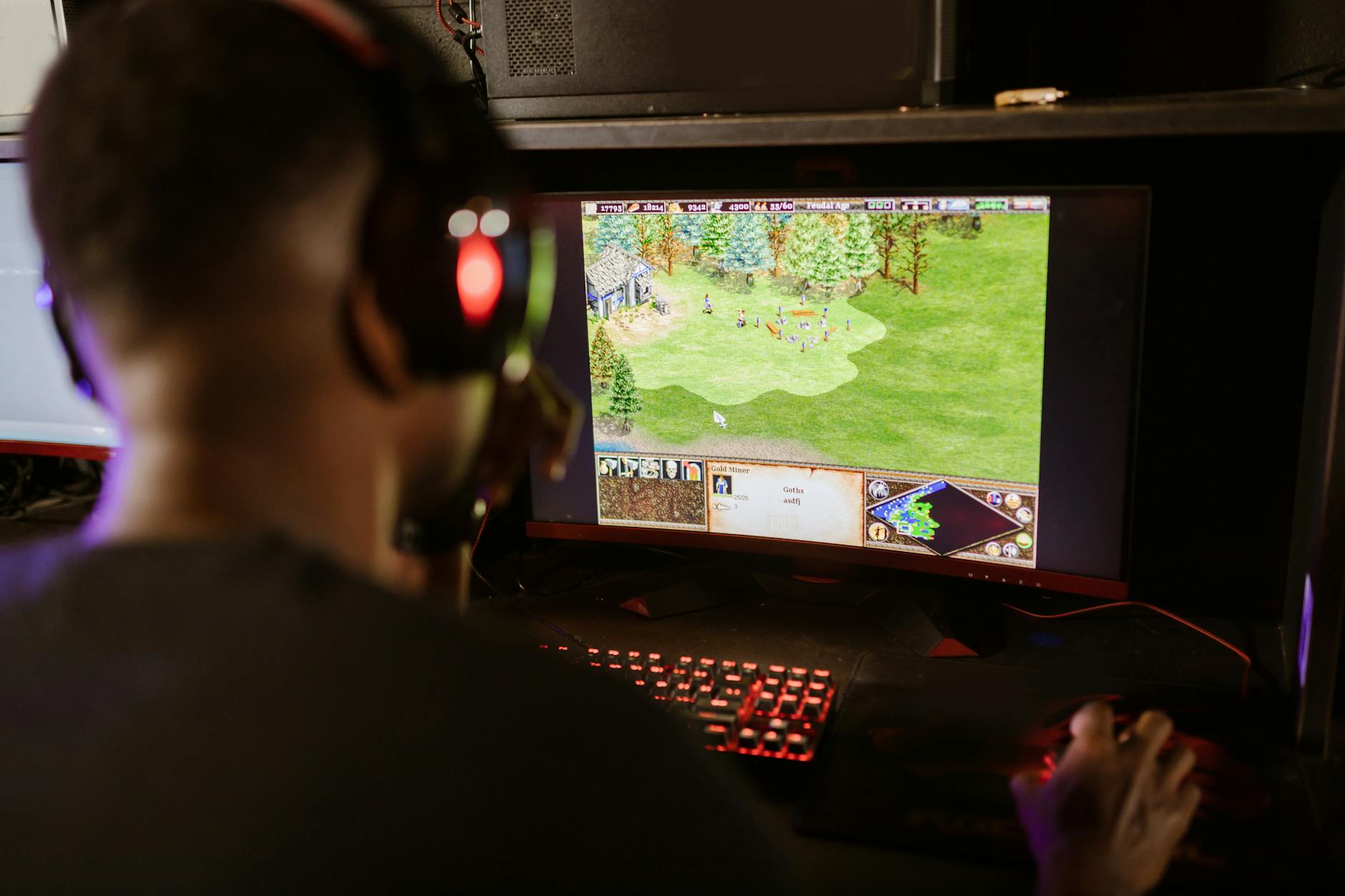 Màn hình game bắn cá có nhiều mục tiêu xuất hiện cùng lúc, thể hiện nhịp chơi nhanh
